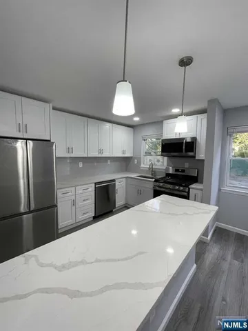 $2,700 | 20 C Lakeview Avenue, Leonia, NJ 07605