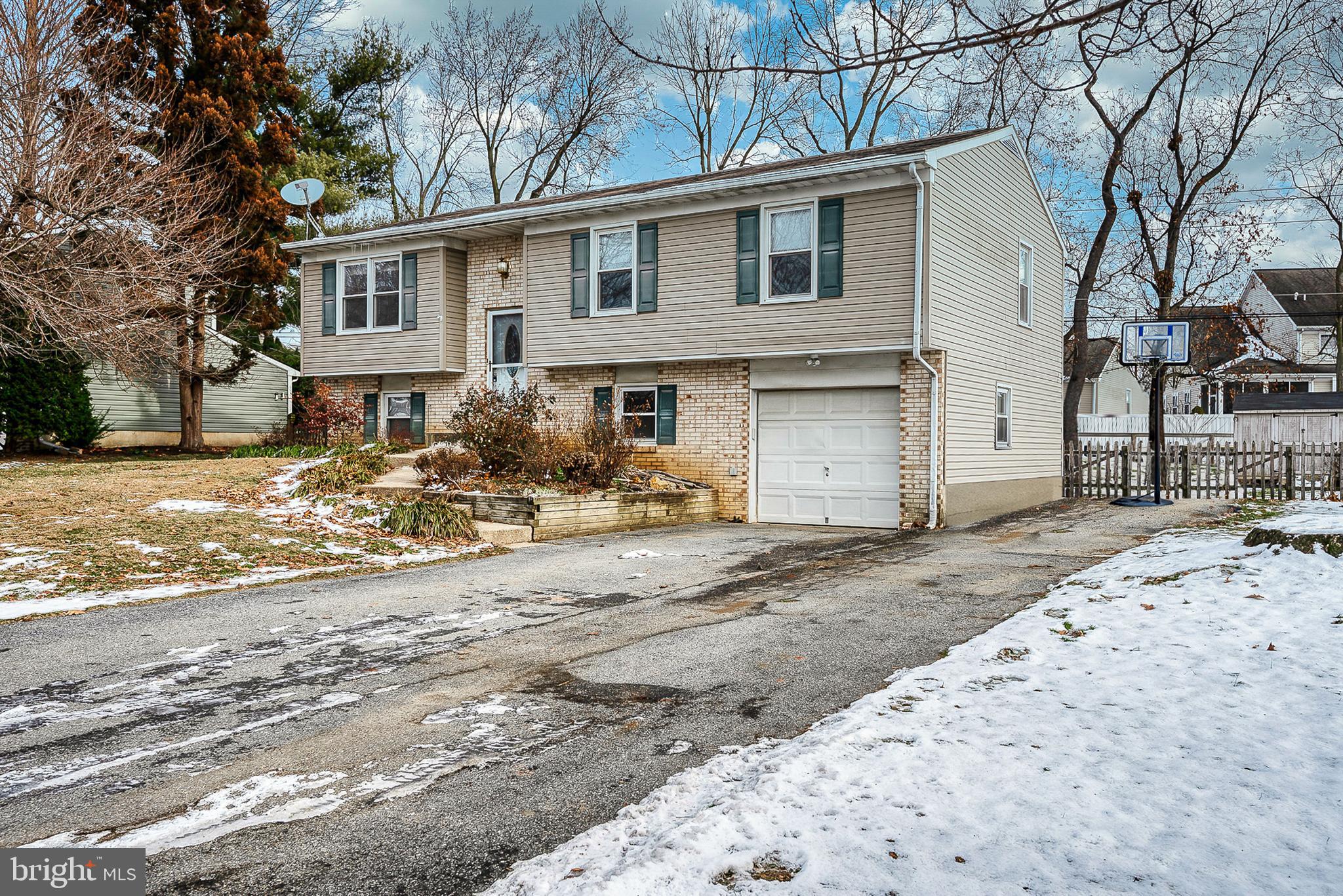 469 Amesbury Road Lancaster, PA 17601 - Photo 2 of 32 Gallery Image 2