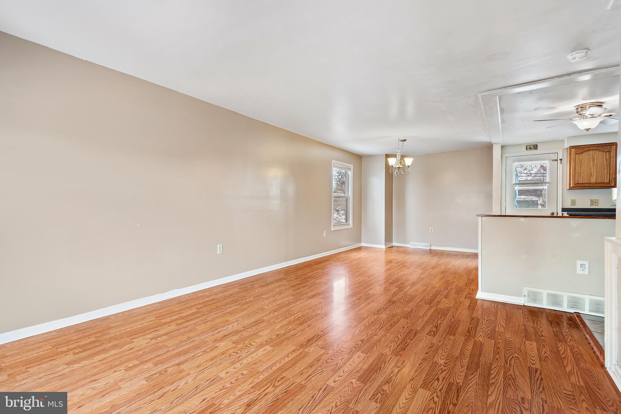 469 Amesbury Road Lancaster, PA 17601 - Photo 4 of 32 Gallery Image 4