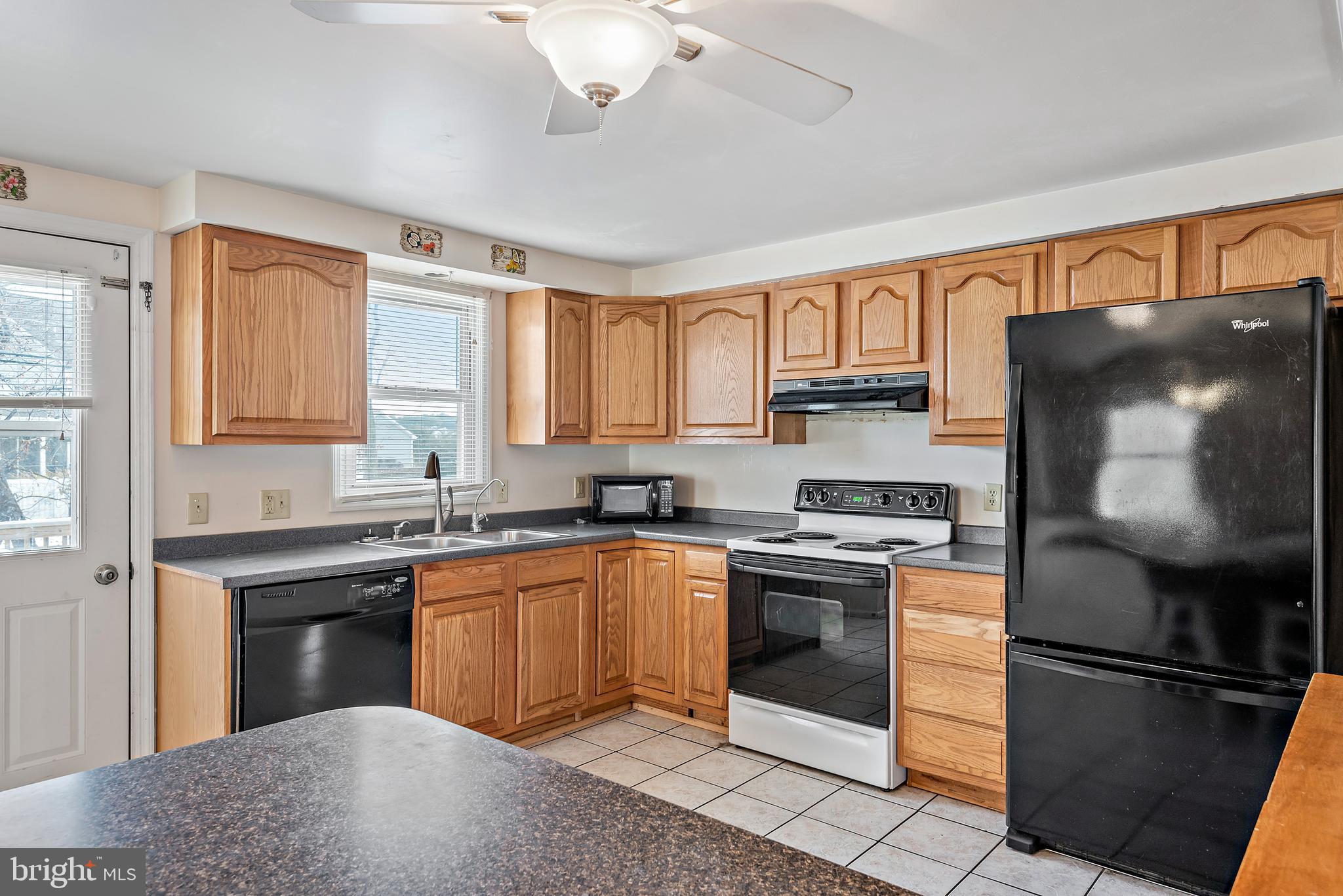 469 Amesbury Road Lancaster, PA 17601 - Photo 8 of 32 Gallery Image 8