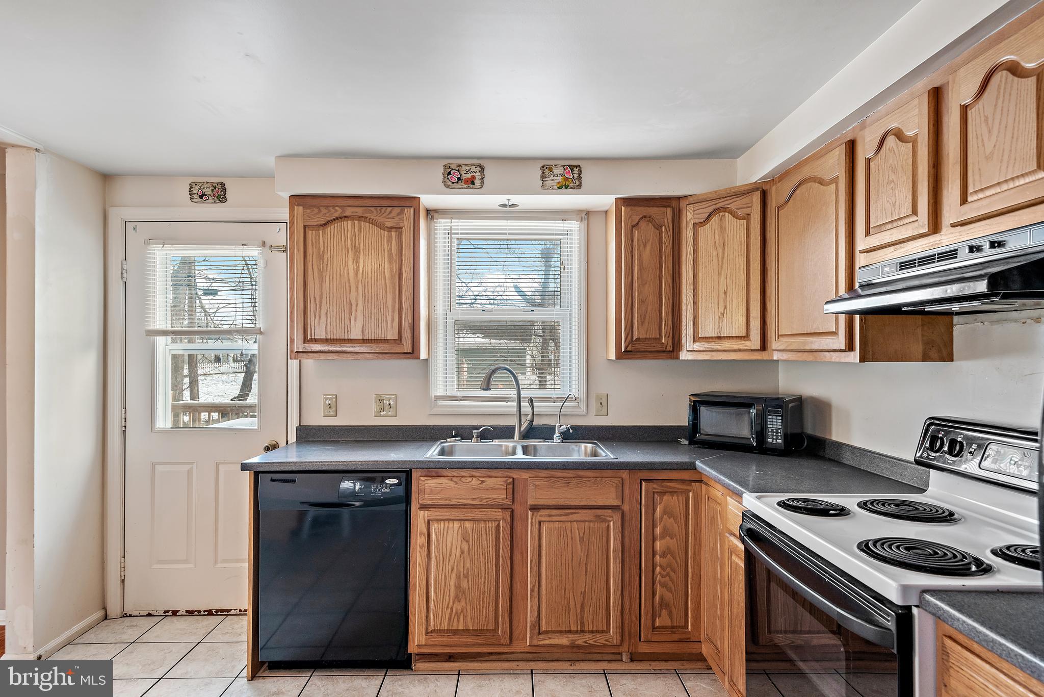 469 Amesbury Road Lancaster, PA 17601 - Photo 9 of 32 Gallery Image 9
