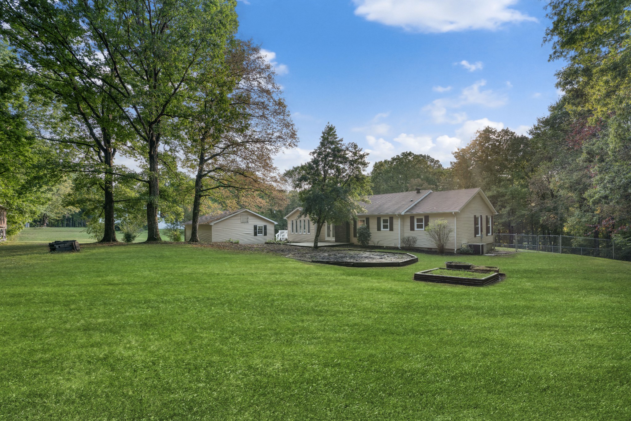 933 Wiley Brown Road Clarksville, TN 37043 - Photo 4 of 25 Gallery Image 4
