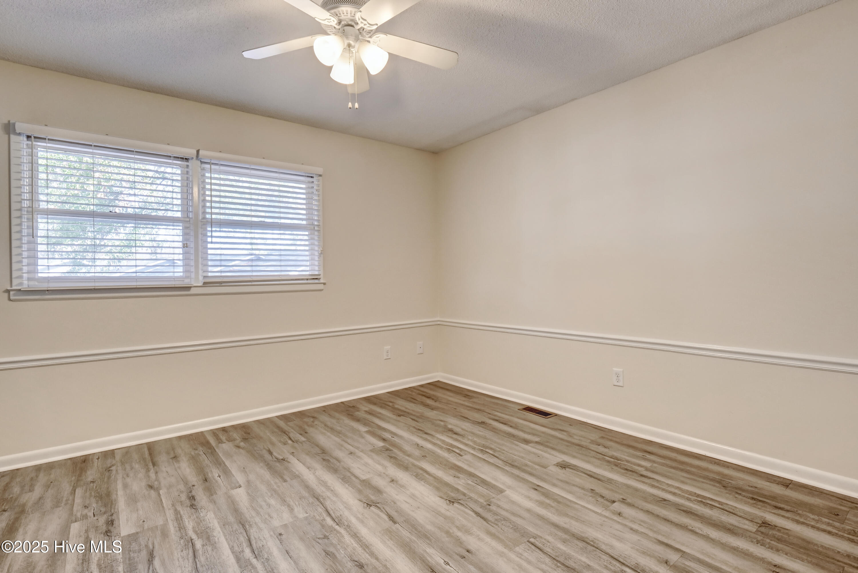 2029 Eastwood Road, Unit 116 Wilmington, NC 28403 - Photo 18 of 24 P6211848_49_50_51_52_53_54