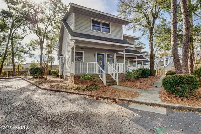 $2,425 | 2029 Eastwood Road, Unit 116, Wilmington, NC 28403