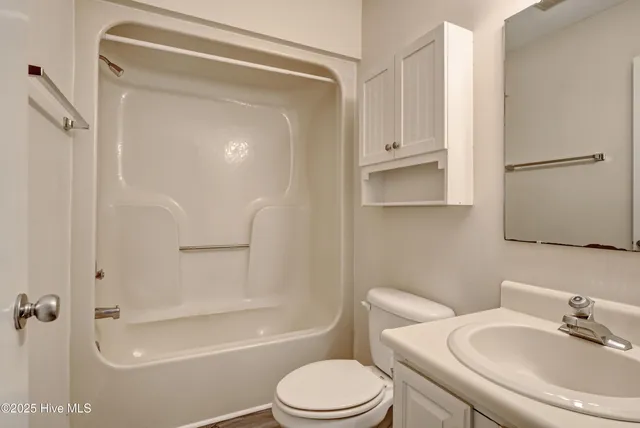 $2,425 | 2029 Eastwood Road, Unit 116, Wilmington, NC 28403