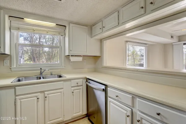 $2,425 | 2029 Eastwood Road, Unit 116, Wilmington, NC 28403