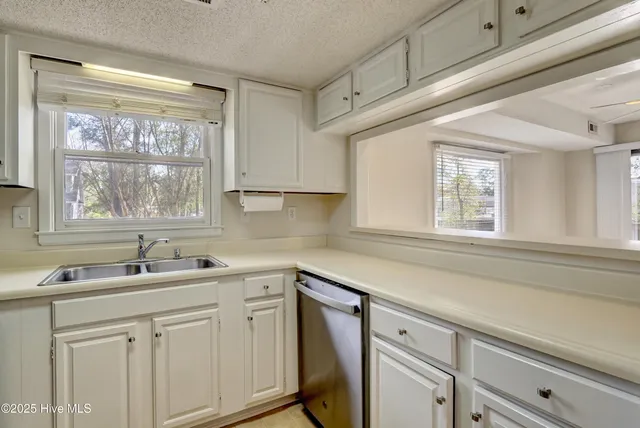 $2,425 | 2029 Eastwood Road, Unit 116, Wilmington, NC 28403