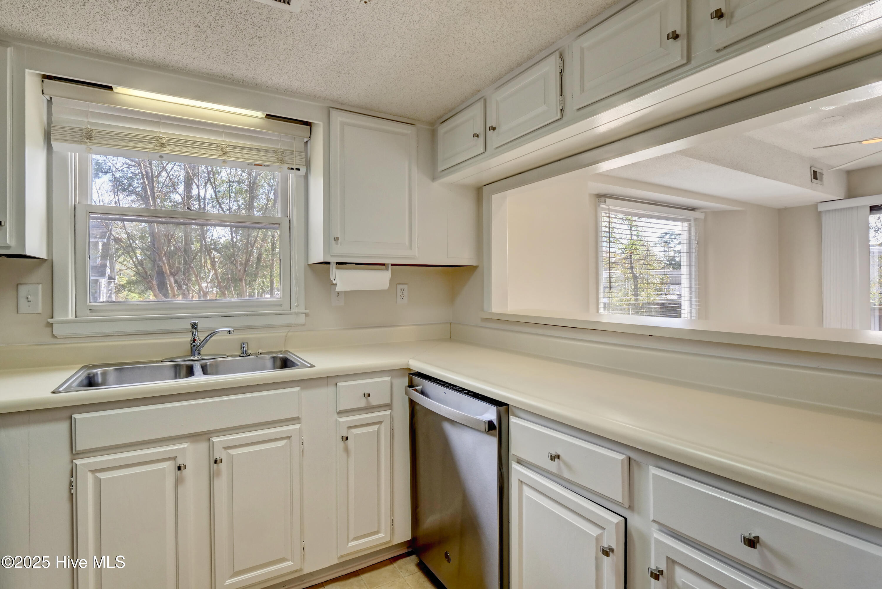 2029 Eastwood Road, Unit 116 Wilmington, NC 28403 - Photo 6 of 24 P6211764_65_66_67_68_69_70