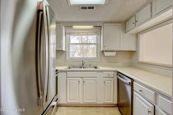 $2,425 | 2029 Eastwood Road, Unit 116, Wilmington, NC 28403