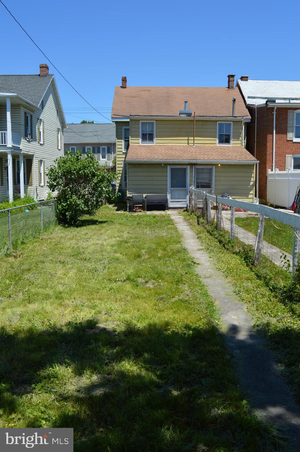 229 Locust Street Hanover, PA 17331 - Photo 8 of 30