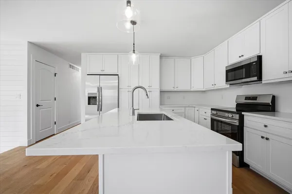 $435,000 | 9646 Ridgewood Court, Bloomington, IL 61705