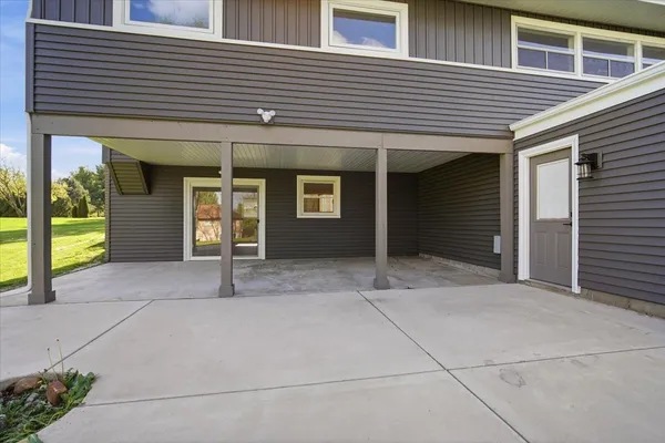 $435,000 | 9646 Ridgewood Court, Bloomington, IL 61705