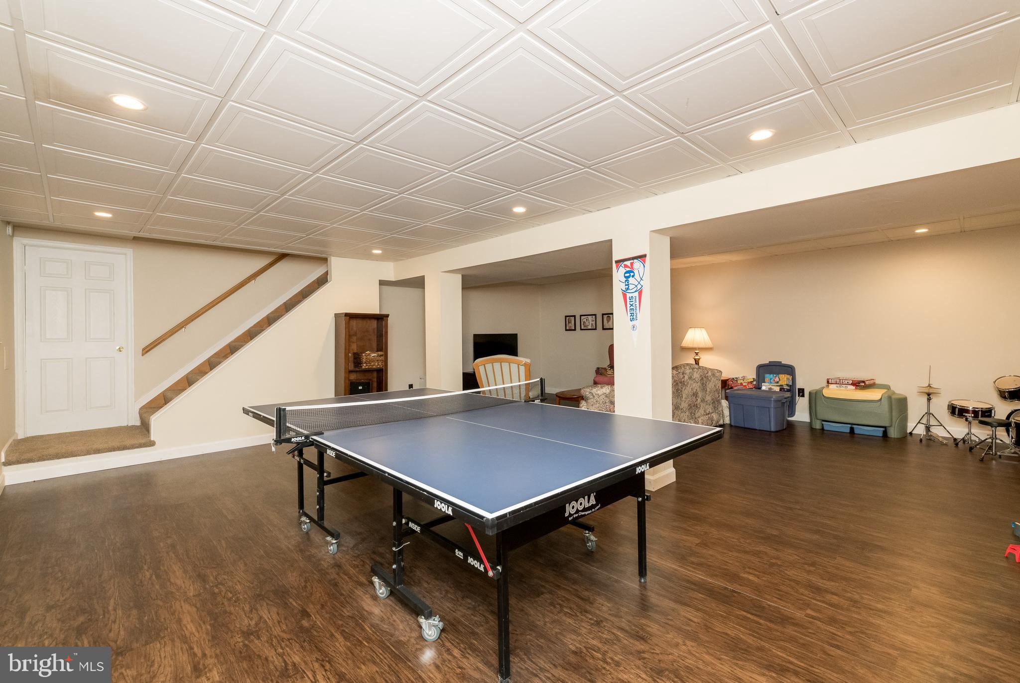 1007 Valewood Road Towson, MD 21286 - Photo 39 of 49 a room with furniture and pool table