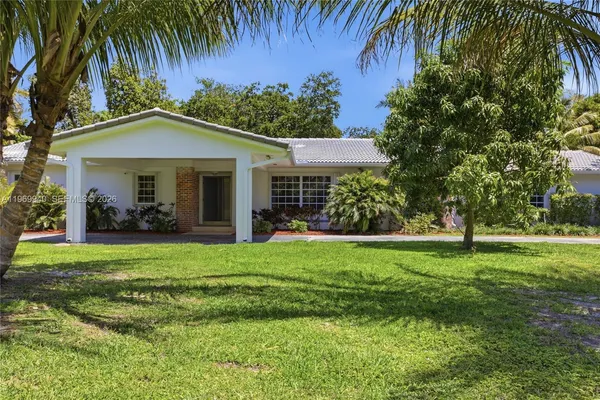 a view of a house with a backyard