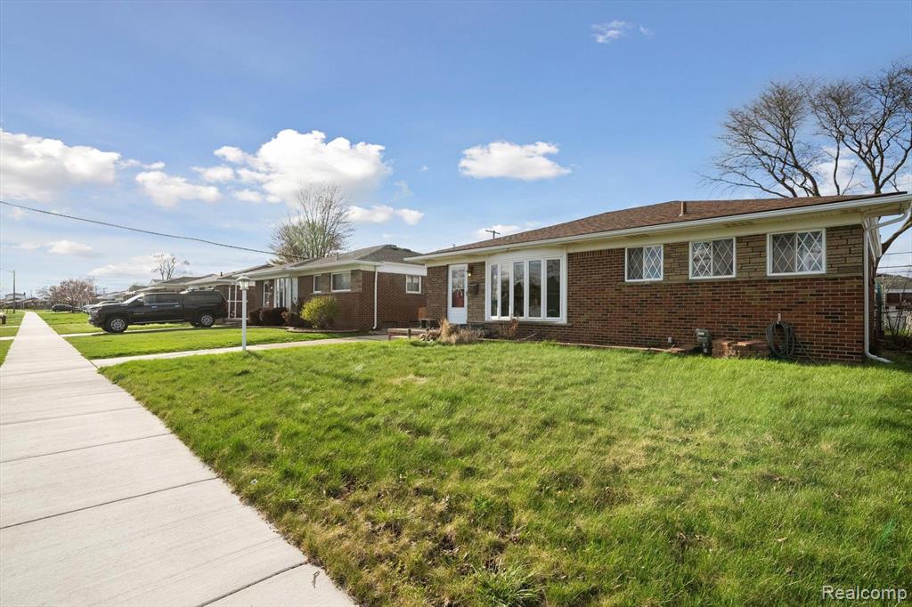 18011 Airport Road Fraser, MI 48026 - Photo 5 of 49 Gallery Image 5