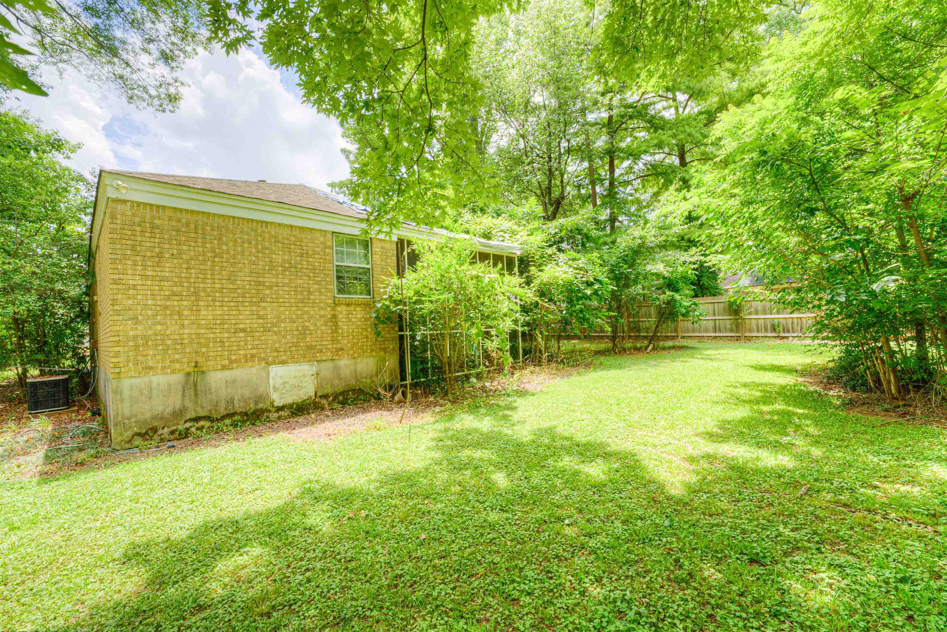 4972 Minden Road Memphis, TN 38117 - Photo 4 of 15 a view of a backyard