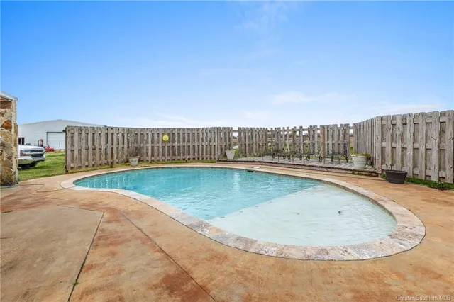 $385,000 | 10025 Highway 101, Iowa, LA 70647