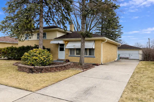 $340,000 | 1321 Marcy Lane, Wheeling, IL 60090