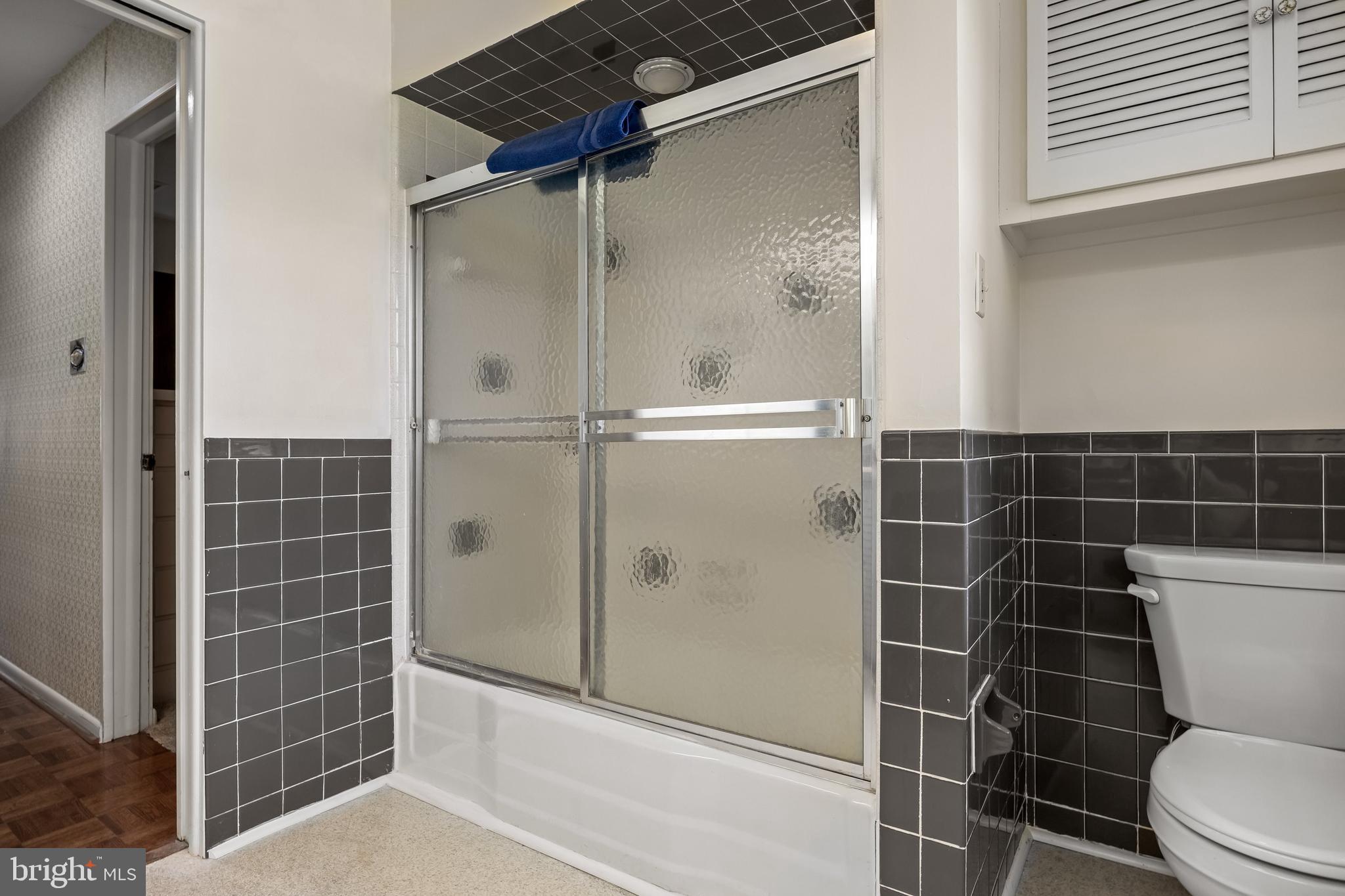 614 Chestnut Street Moorestown, NJ 08057 - Photo 58 of 86 a bathroom with a toilet and a shower