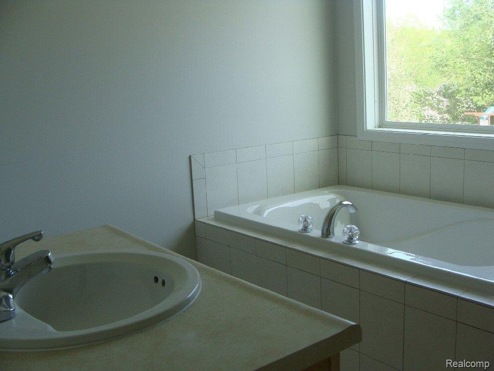 1416 Pebble Creek Road Metamora, MI 48455 - Photo 11 of 18 master bath