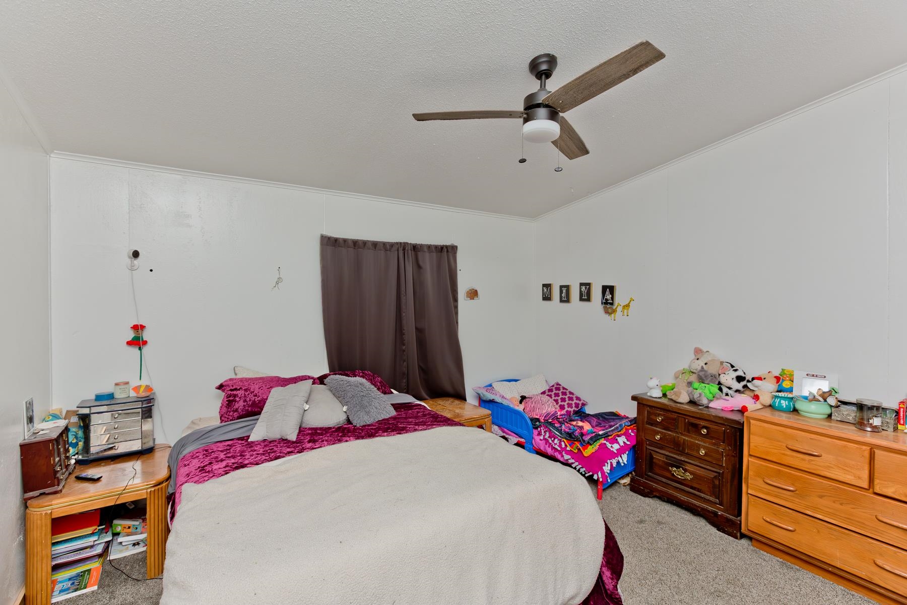 443 Florence Road Grand Junction, CO 81504 - Photo 18 of 40 a bedroom with a bed and a dresser in it