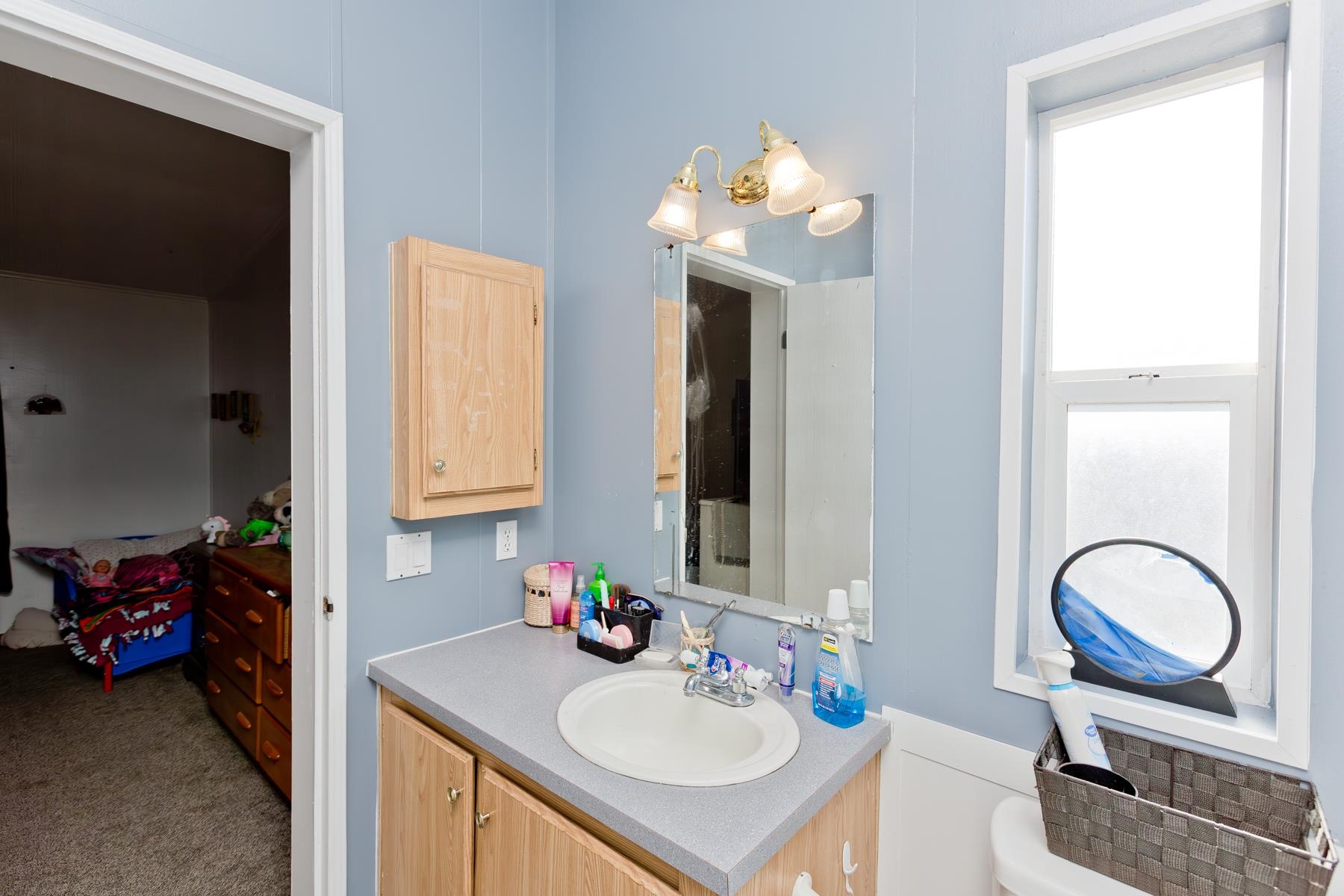 443 Florence Road Grand Junction, CO 81504 - Photo 23 of 40 a bathroom with a sink a light fixture and a mirror