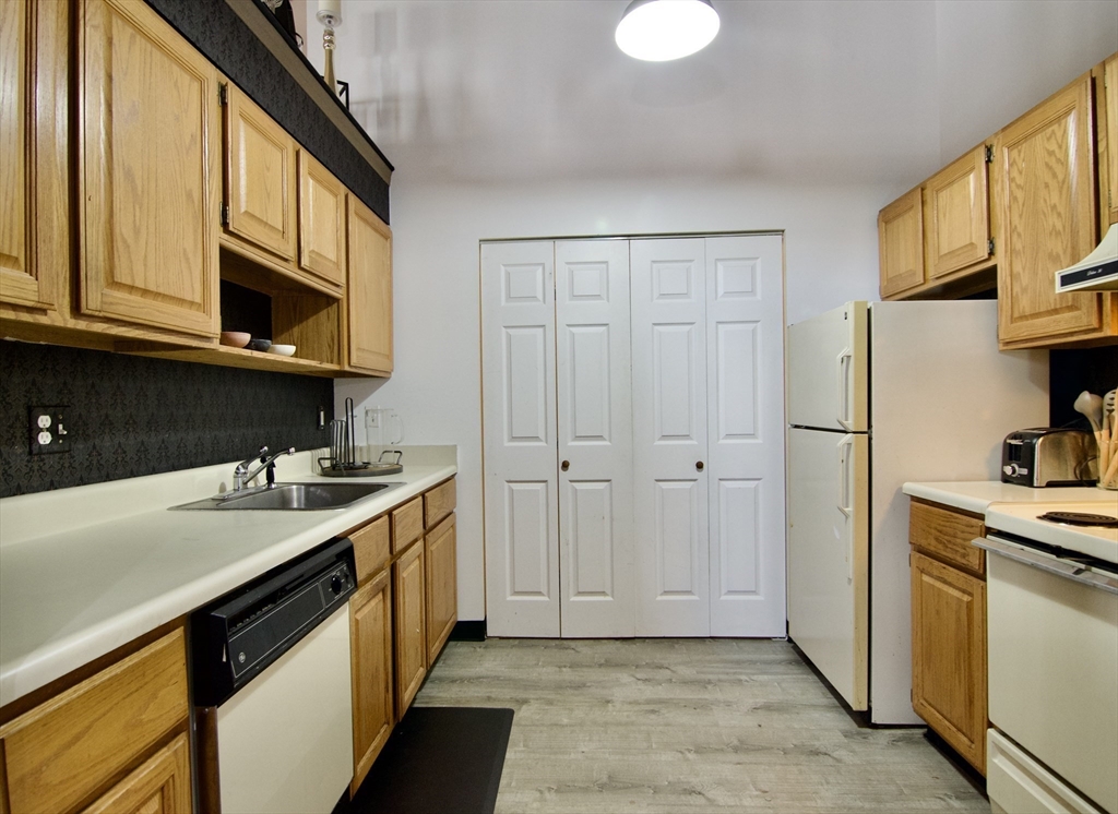 235 State Street, Unit 413 Springfield, MA 01103 - Photo 18 of 36