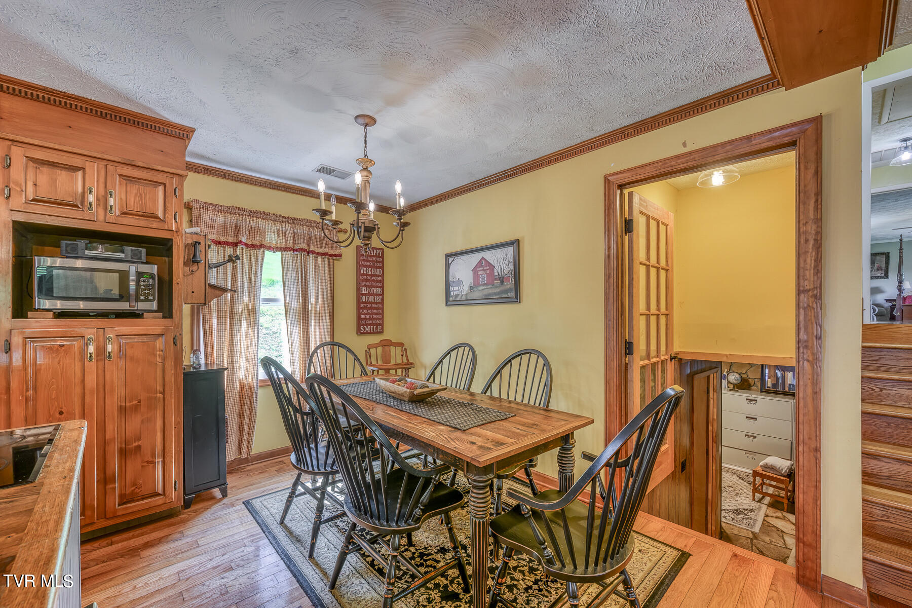 302 Spring Drive Cedar Bluff, VA 24609 - Photo 11 of 28 KITCHEN 3