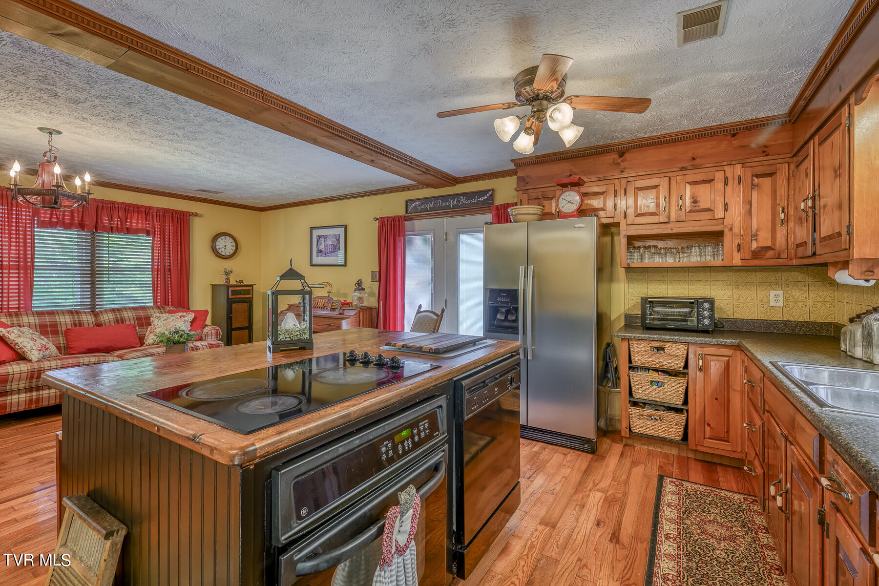 302 Spring Drive Cedar Bluff, VA 24609 - Photo 12 of 28 KITCHEN 4