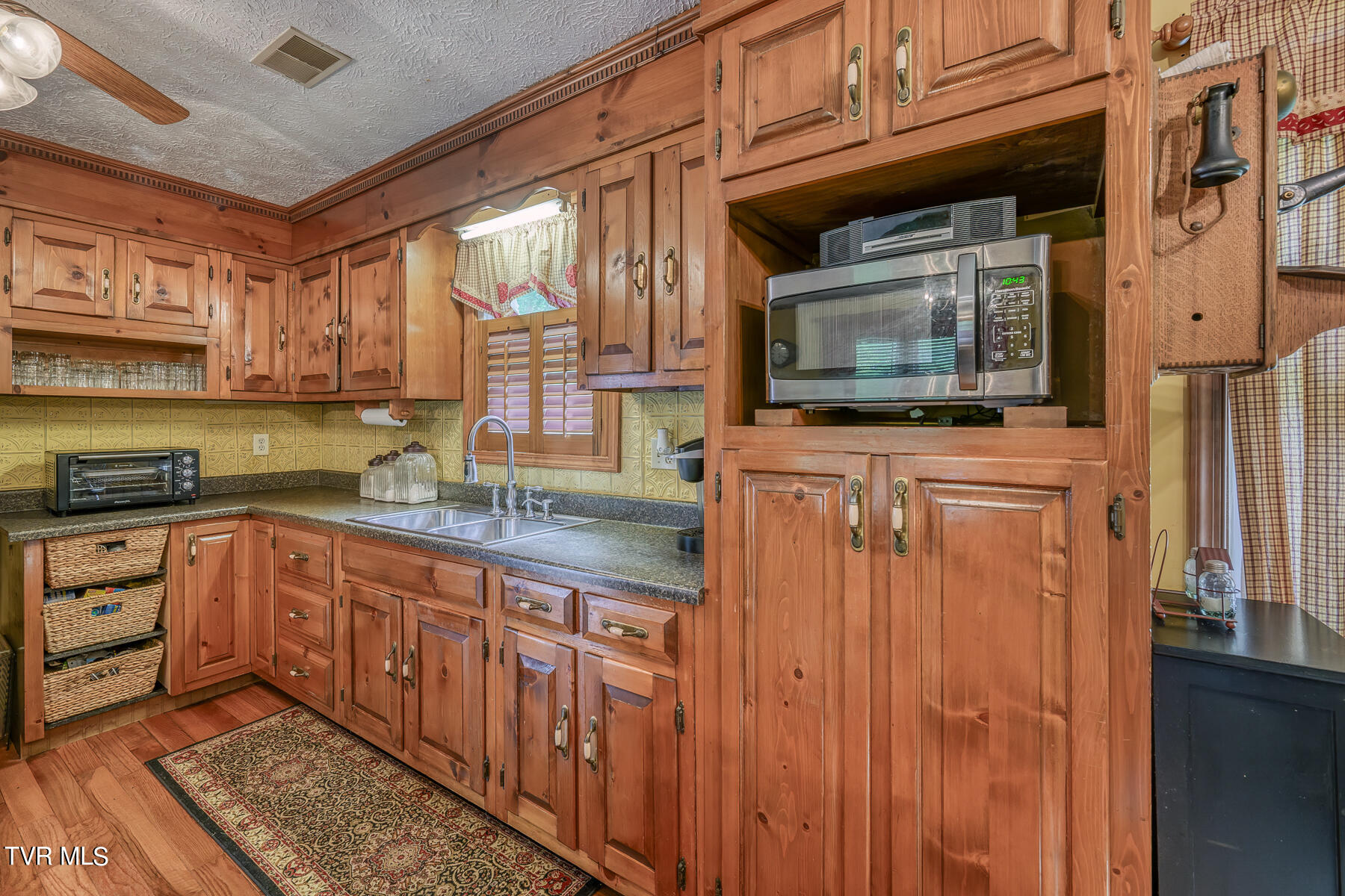 302 Spring Drive Cedar Bluff, VA 24609 - Photo 13 of 28 KITCHEN 5