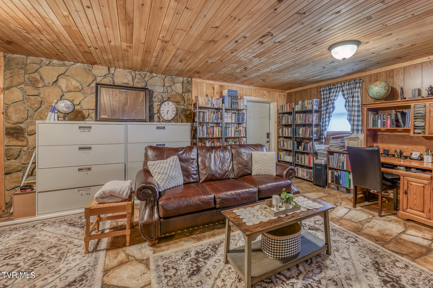 302 Spring Drive Cedar Bluff, VA 24609 - Photo 23 of 28 DEN