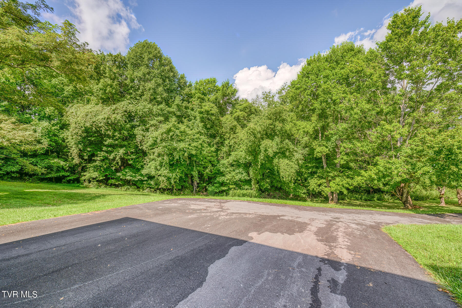 302 Spring Drive Cedar Bluff, VA 24609 - Photo 28 of 28 PARKING AREA