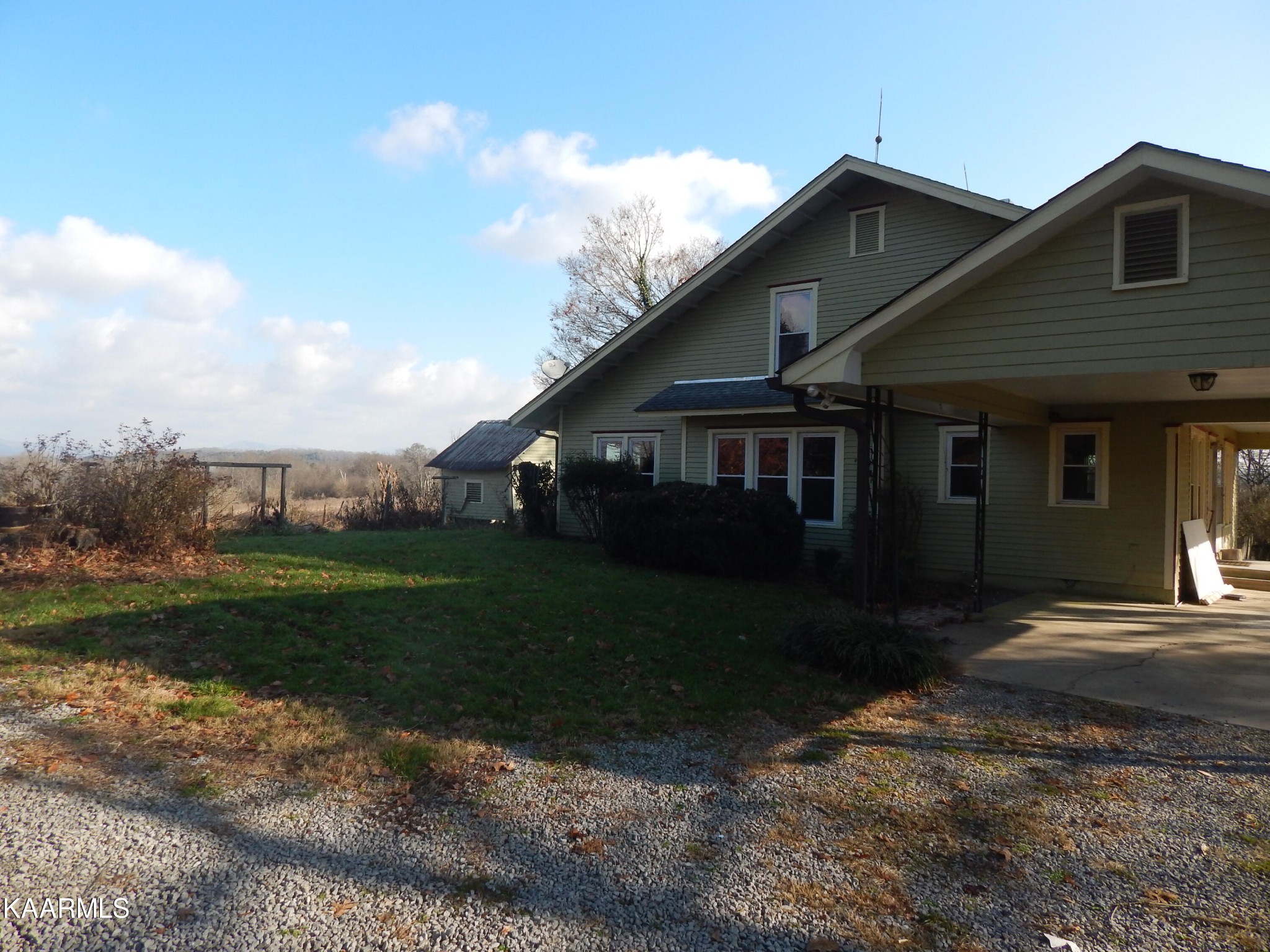367 Reed Road Greeneville, TN 37745 - Photo 2 of 51 a front view of a house with a yard