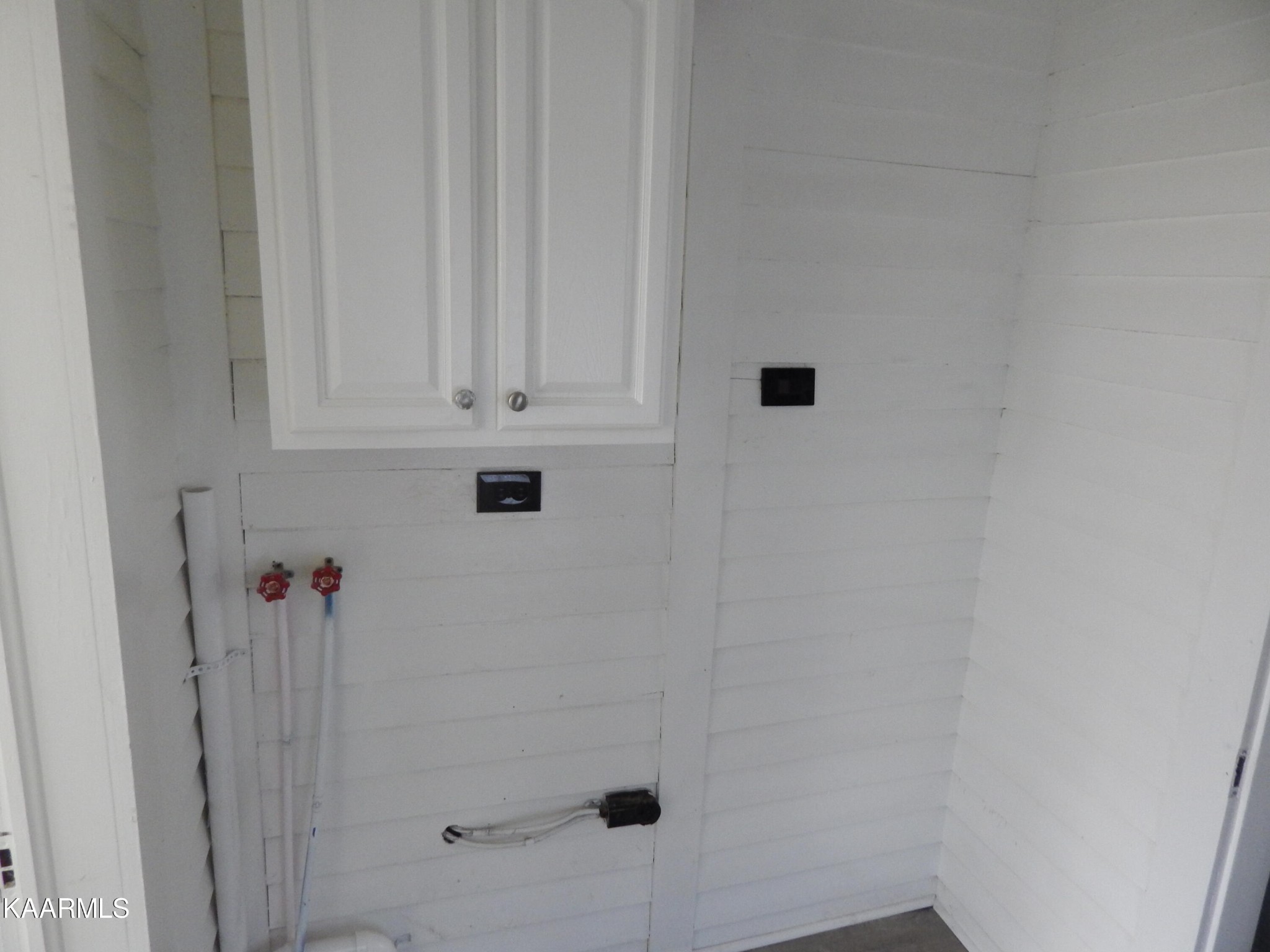 367 Reed Road Greeneville, TN 37745 - Photo 25 of 51 a bathroom with a shower