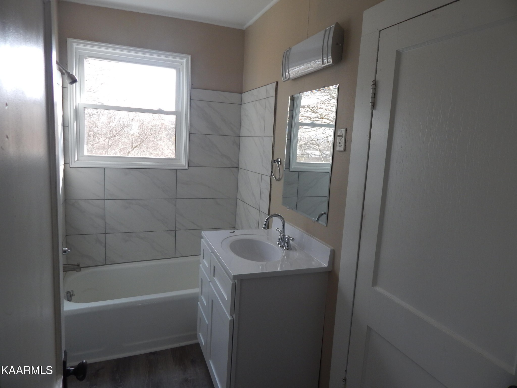367 Reed Road Greeneville, TN 37745 - Photo 26 of 51 a bathroom with a tub sink and mirror