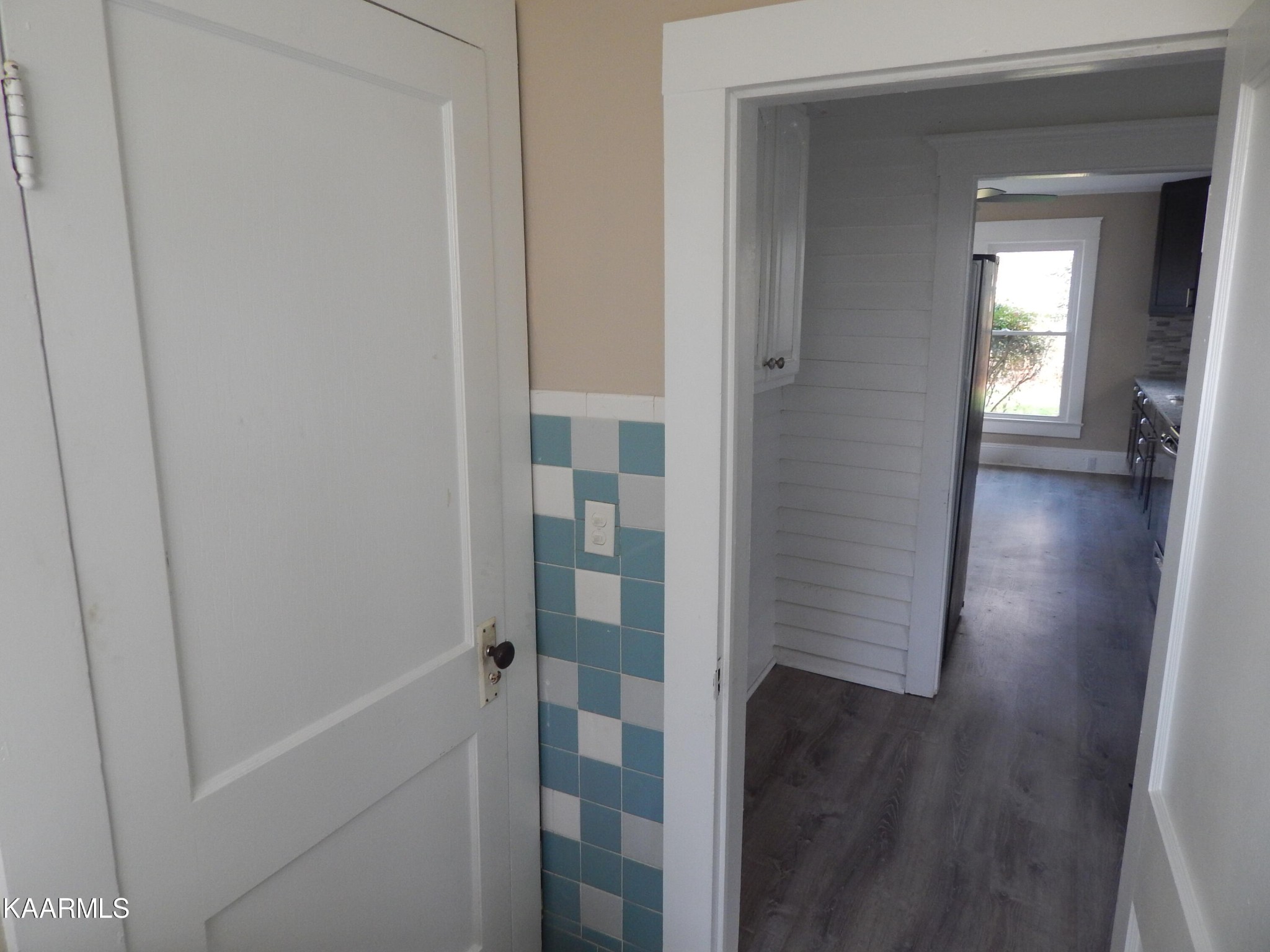 367 Reed Road Greeneville, TN 37745 - Photo 29 of 51 a view of a hallway with wooden floor and closet