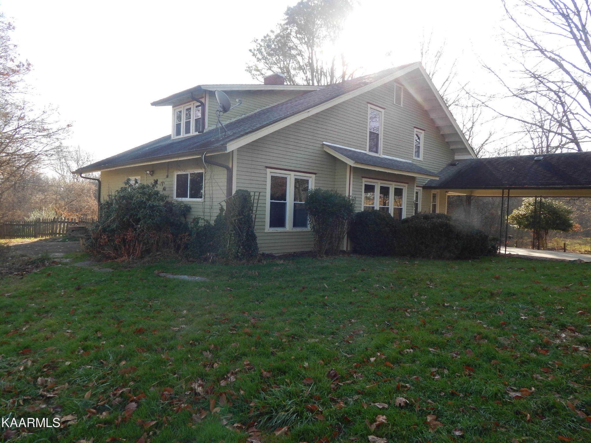367 Reed Road Greeneville, TN 37745 - Photo 3 of 51 a view of a house with backyard and garden