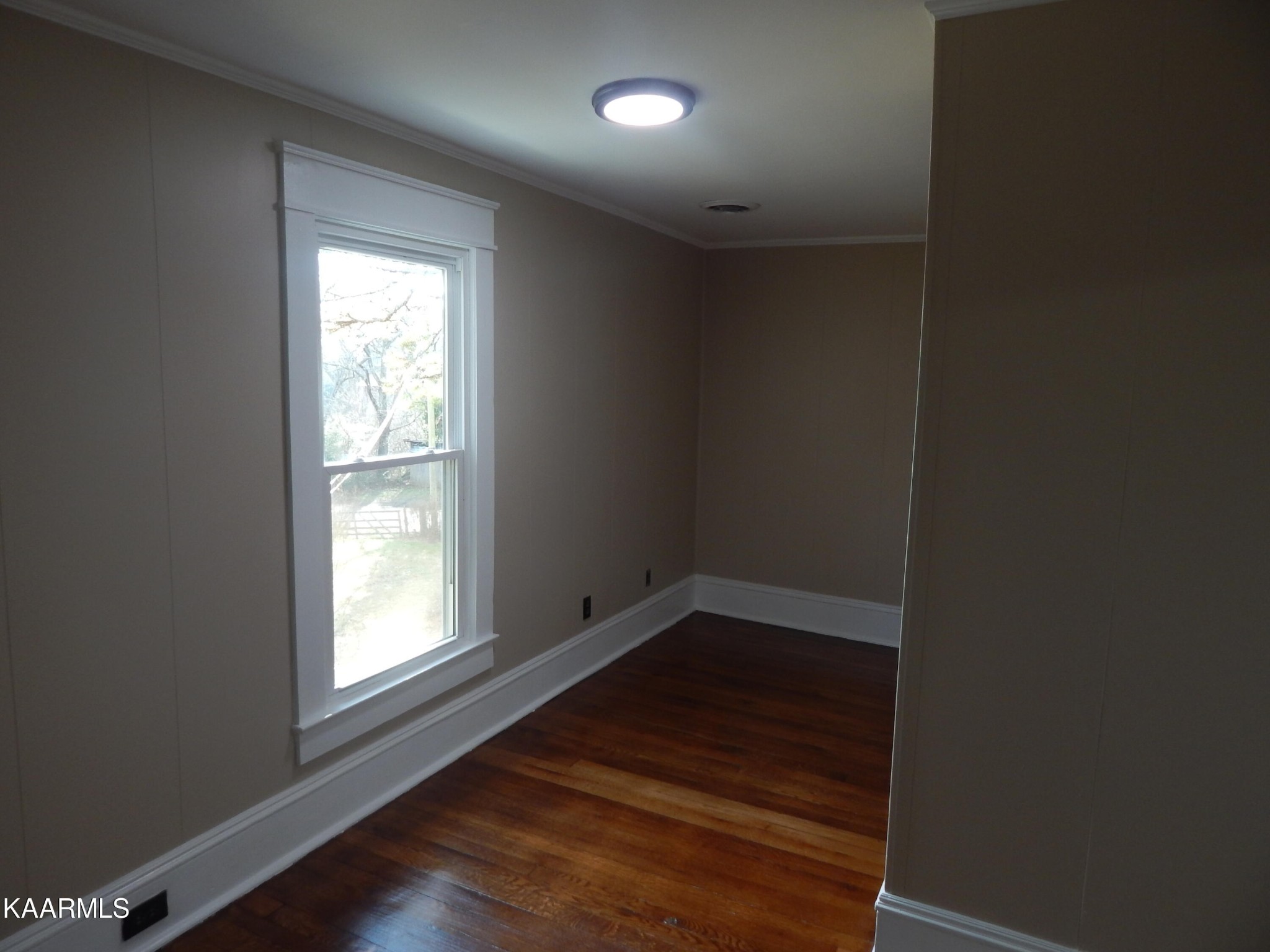 367 Reed Road Greeneville, TN 37745 - Photo 39 of 51 an empty room with wooden floor and windows