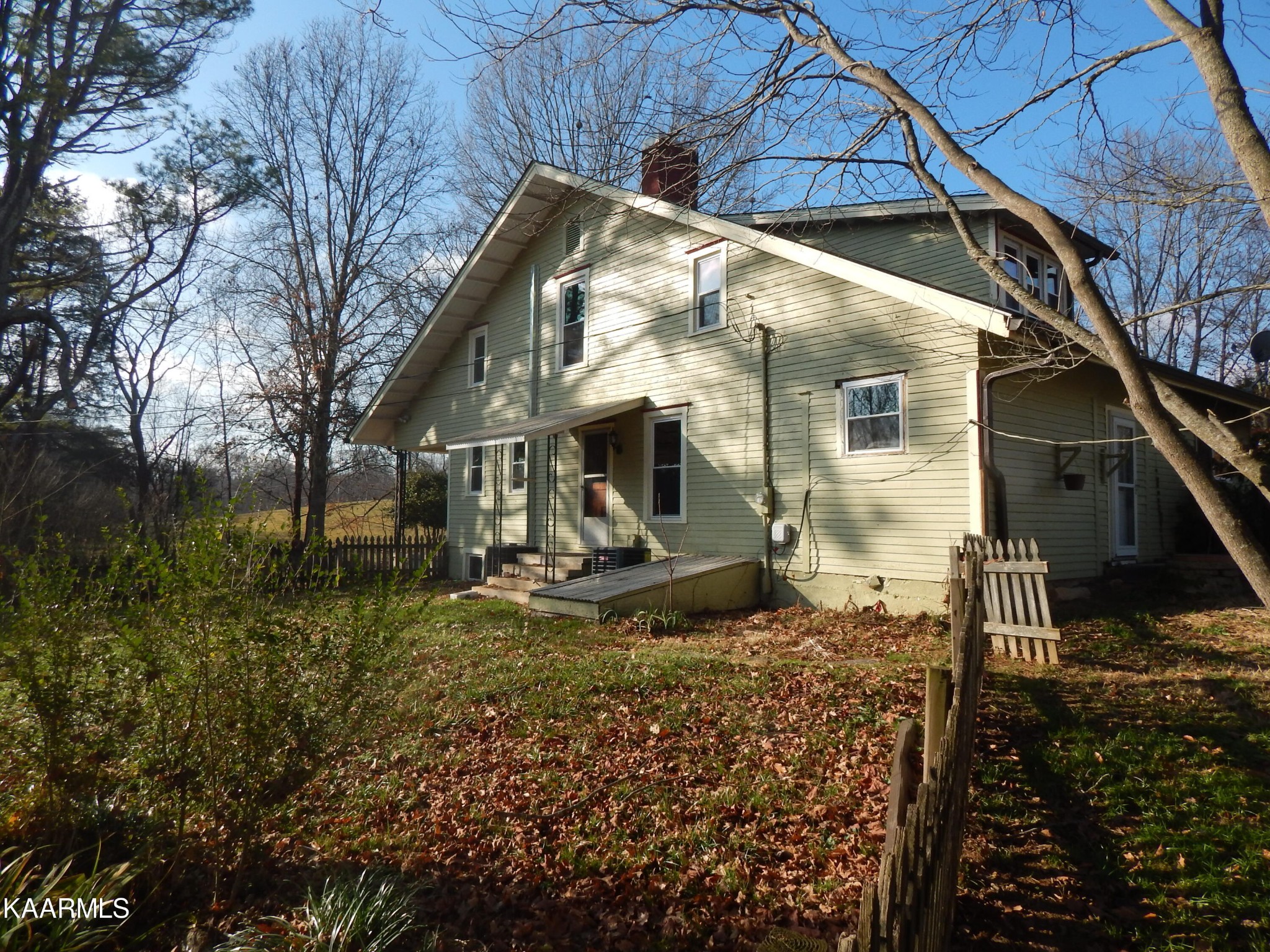 367 Reed Road Greeneville, TN 37745 - Photo 4 of 51 a view of a house with backyard
