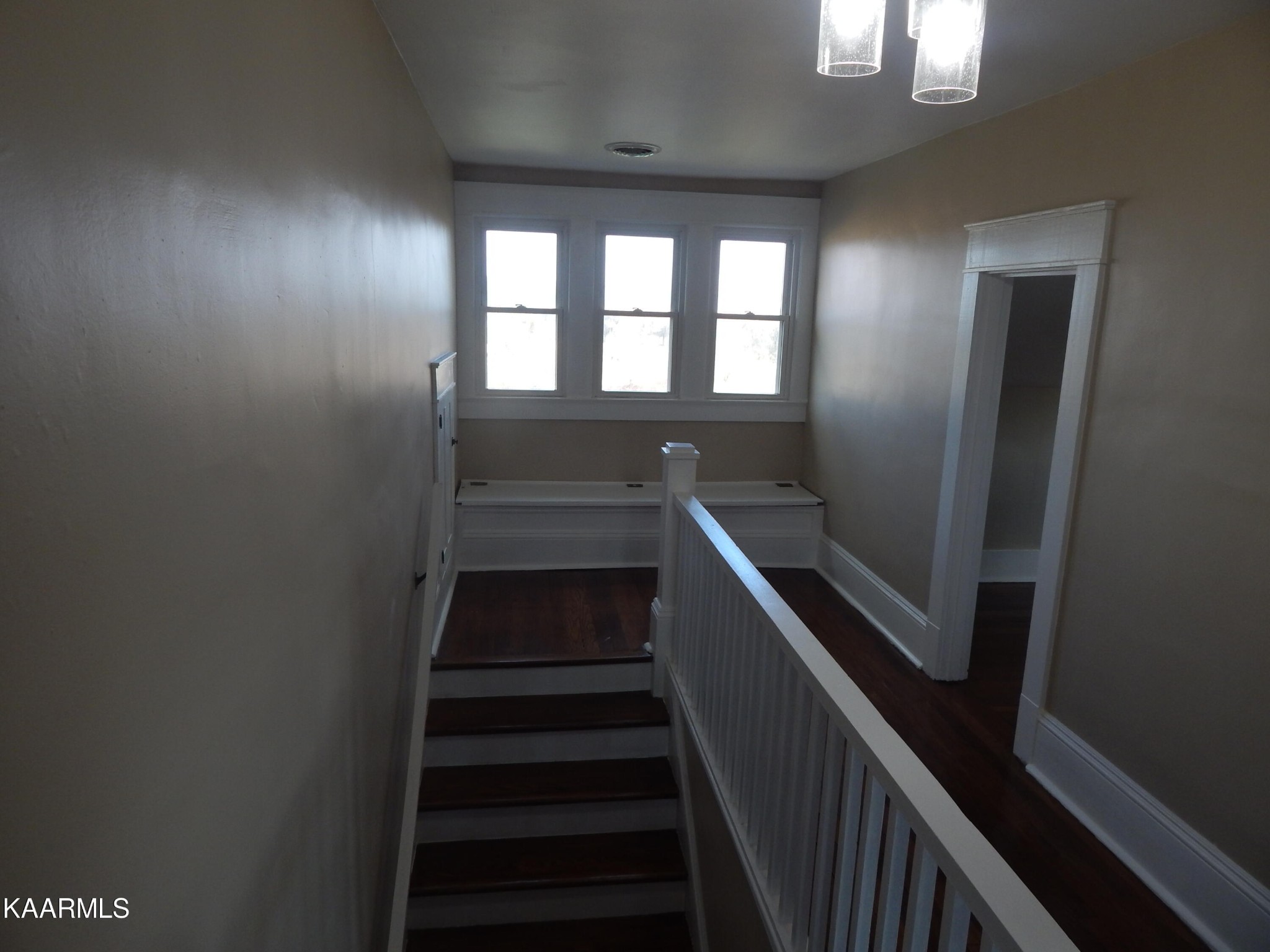 367 Reed Road Greeneville, TN 37745 - Photo 46 of 51 a view of entryway and hall with wooden floor