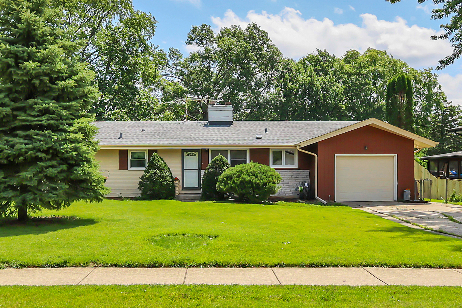 443 Glendale Road Roselle, IL 60172 - Photo 2 of 28