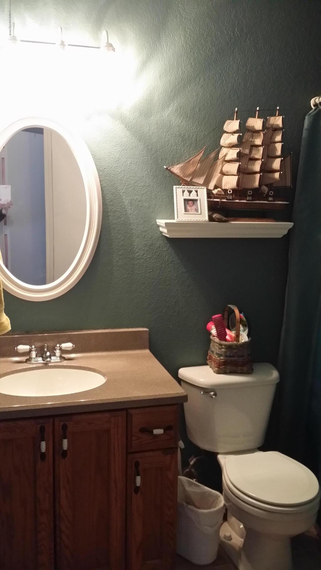 1148 Shasta Drive Amarillo, TX 79110 - Photo 16 of 22 2nd Bathroom