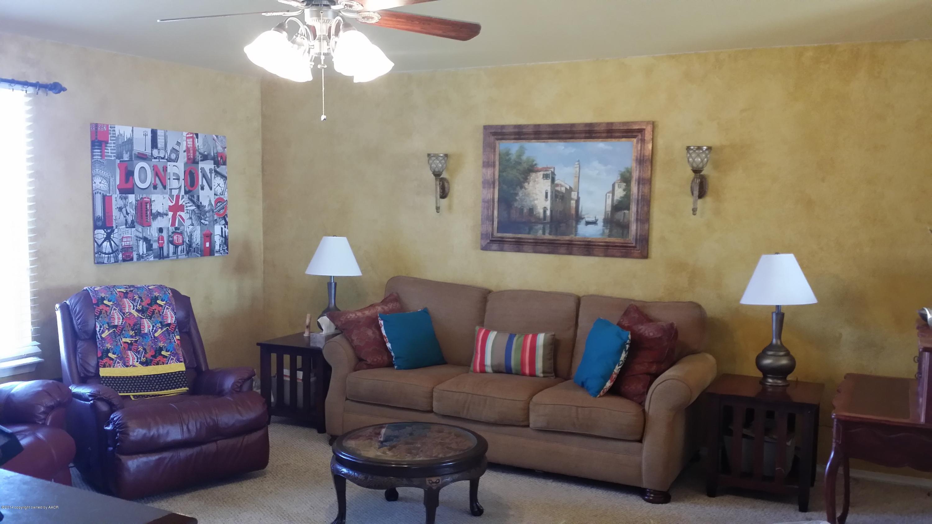 1148 Shasta Drive Amarillo, TX 79110 - Photo 6 of 22 Living Area