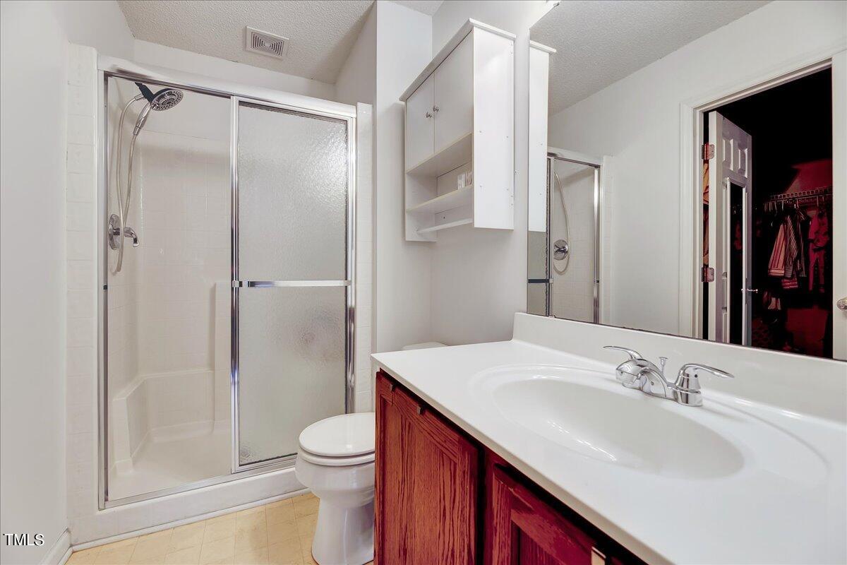 4101 Mantua Way Raleigh, NC 27604 - Photo 30 of 42 Primary Bath
