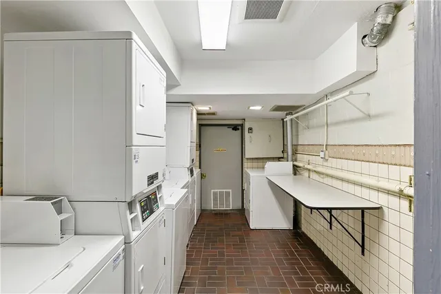 $649,000 | 1517 East Garfield Avenue, Unit 53, Glendale, CA 91205