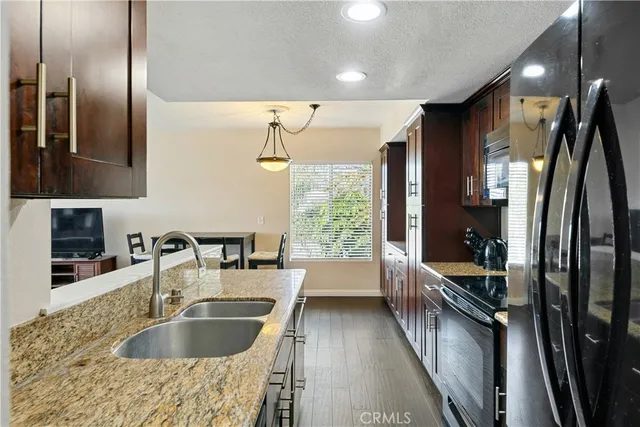 $649,000 | 1517 East Garfield Avenue, Unit 53, Glendale, CA 91205