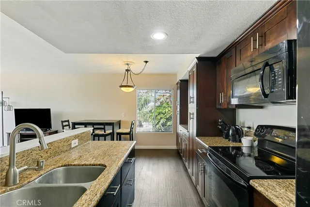 $649,000 | 1517 East Garfield Avenue, Unit 53, Glendale, CA 91205
