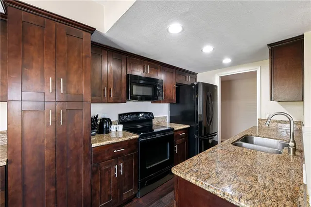 $649,000 | 1517 East Garfield Avenue, Unit 53, Glendale, CA 91205