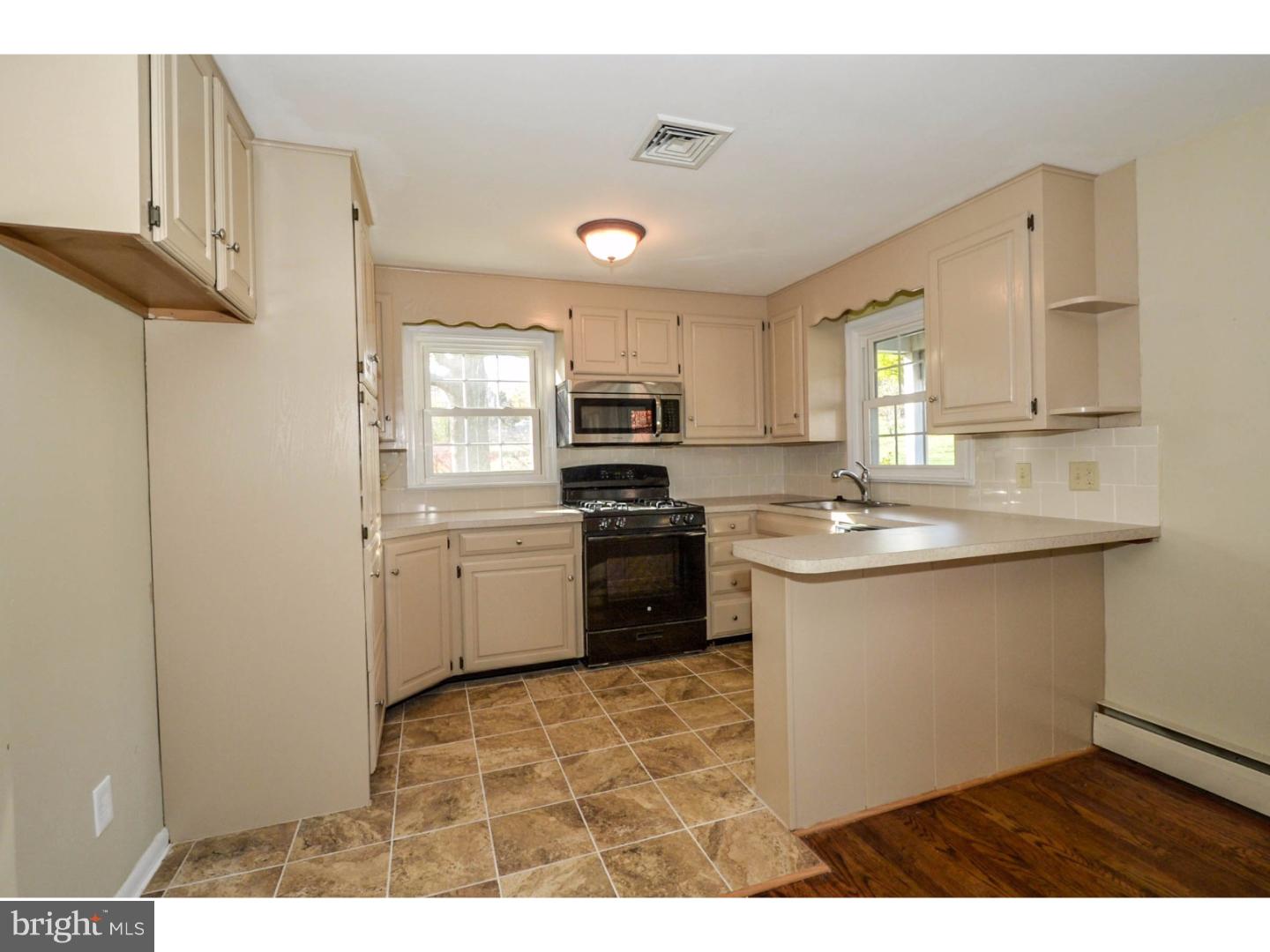 18 Chalfont Road Chalfont, PA 18914 - Photo 12 of 25 Kitchen