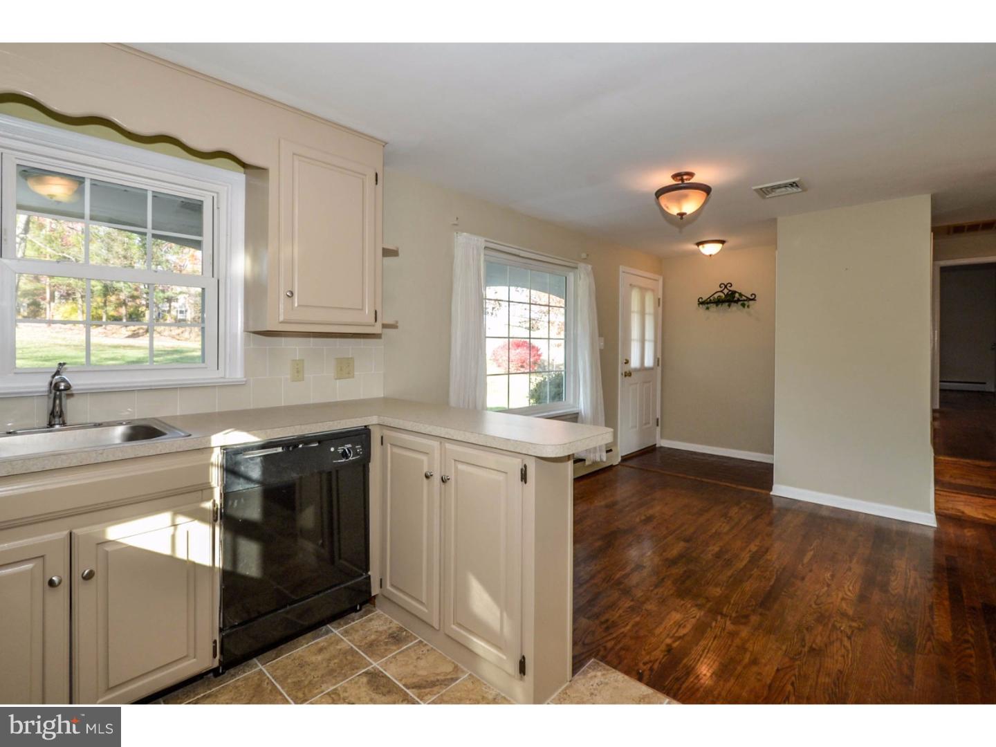 18 Chalfont Road Chalfont, PA 18914 - Photo 13 of 25 Kitchen